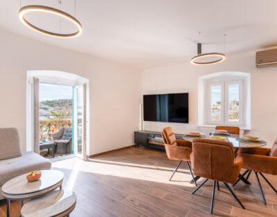 Azzuro Apartment with Sea View in City Center