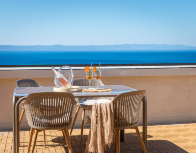 Mia Penthouse Apartment with Sea View